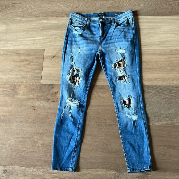 Judy Blue Sz15/32 Jeans Skinny Fit Distressed Tattered Leopard Print Patch Pants - Picture 6 of 16